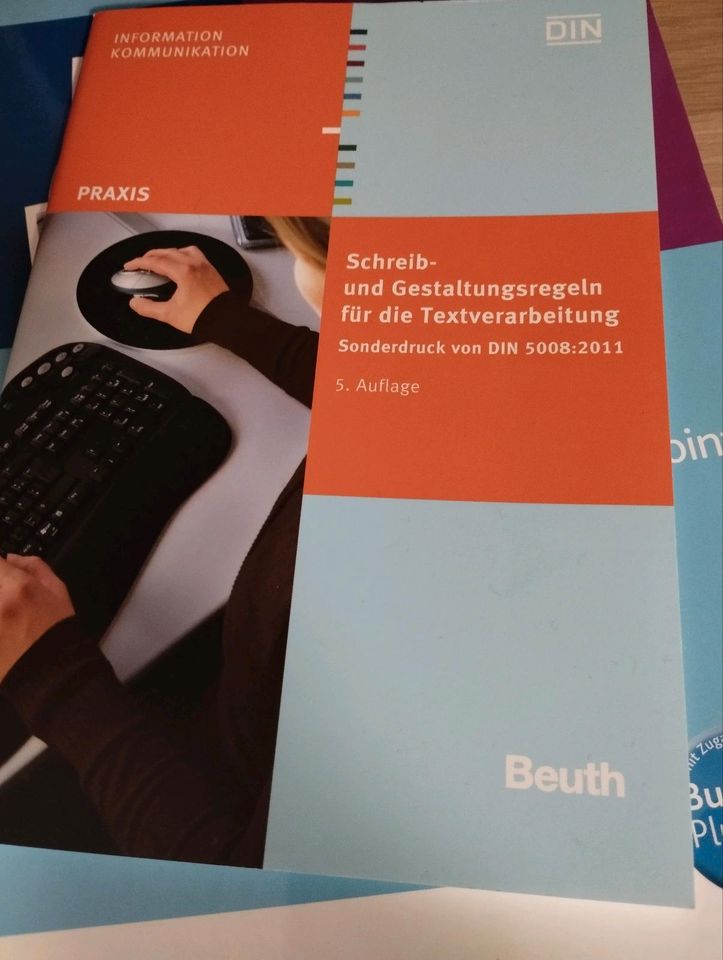 Bücher Kauffrau für Büromanagement in Leer (Ostfriesland)