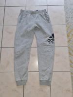 Adidas Jogginghose Gr. 176 grau zu verkaufen Hessen - Bruchköbel Vorschau