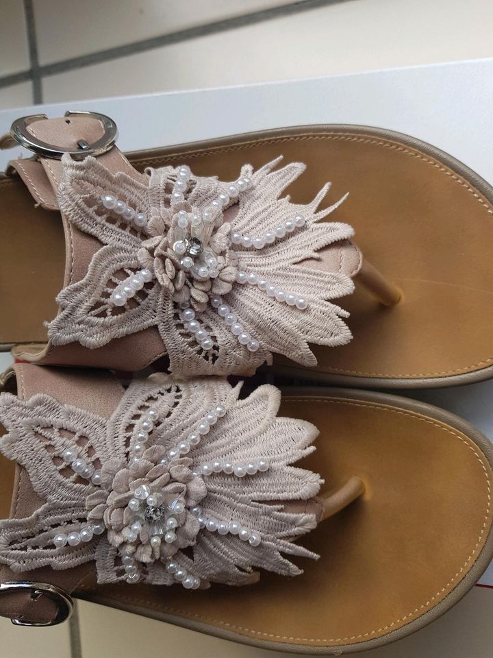 Rieker Zehentrenner Flip Flops rose Blumen Strass, Gr 38, Neuw. in  Saarbrücken-Dudweiler - Dudweiler | eBay Kleinanzeigen ist jetzt  Kleinanzeigen