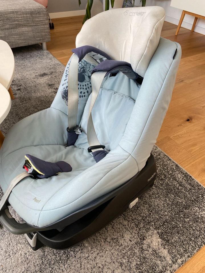 Maxi Cosi mit Isofix Station in Berlin