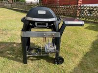 Weber Elektrogrill Pulse 2000 mit Rollwagen und Abdeckhaube Baden-Württemberg - Dornstetten Vorschau