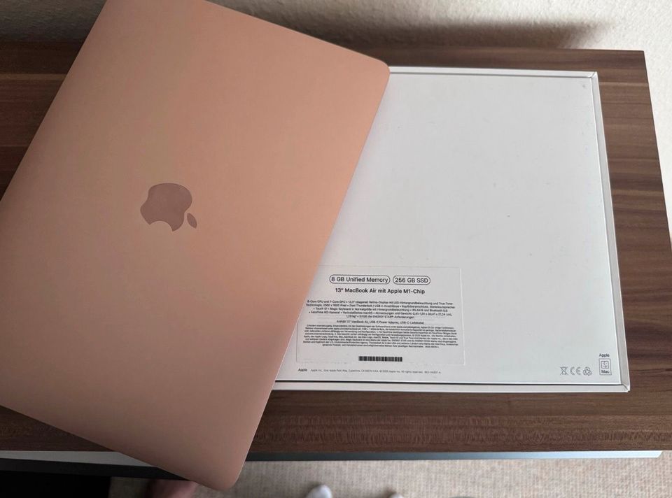 MacBook Air mit Apple M1 Chip 256 GB SSD Roségold in Halle