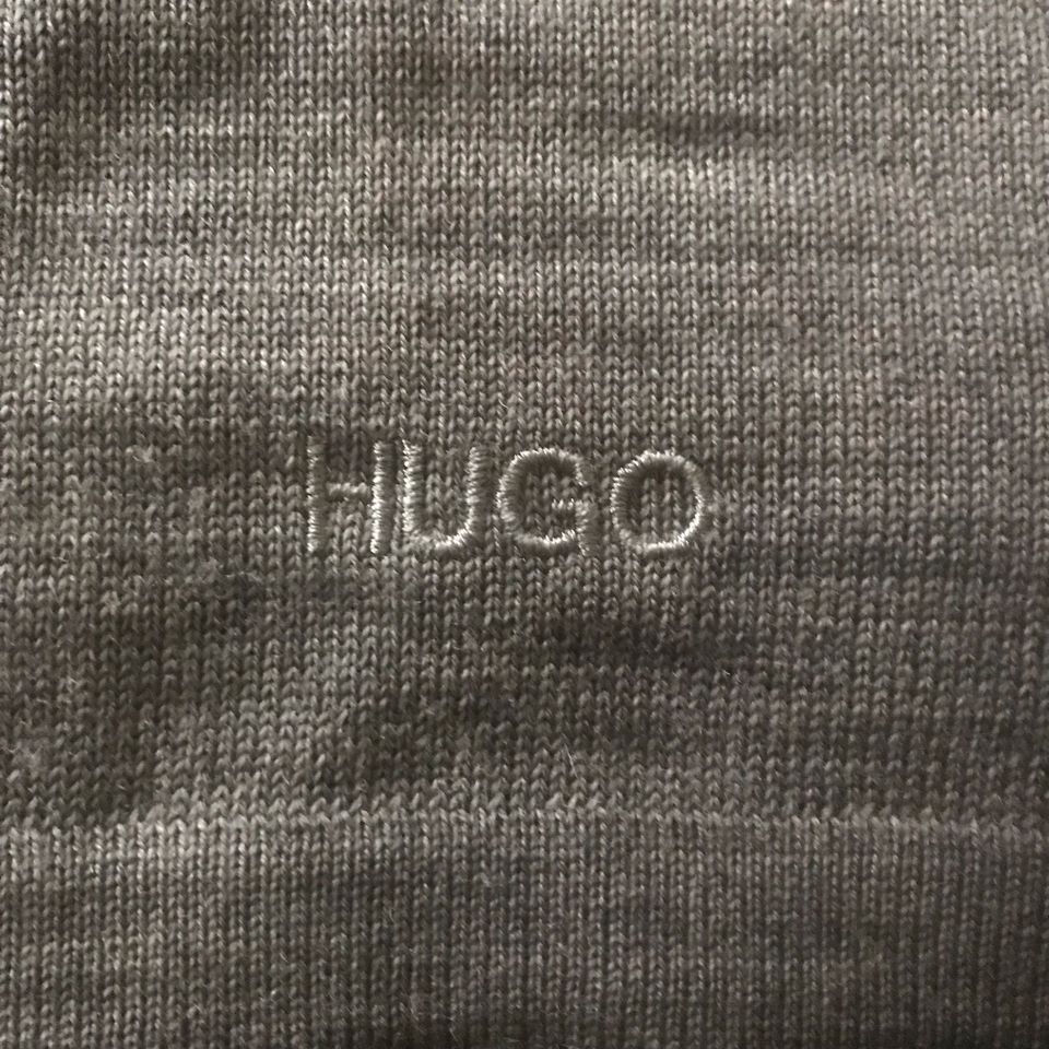 Hugo Boss Schurwolle Damenpullover Gr. S grau in Zeven