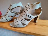 NEUw Gabor Schuhe Pumps Nieten beige 6 entspricht 39 Niedersachsen - Gnarrenburg Vorschau