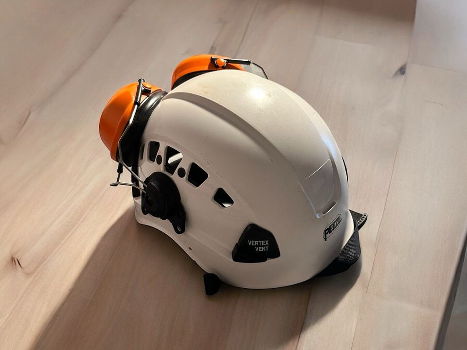 Petzl Helm mit Gehörschutz in Neudenau 