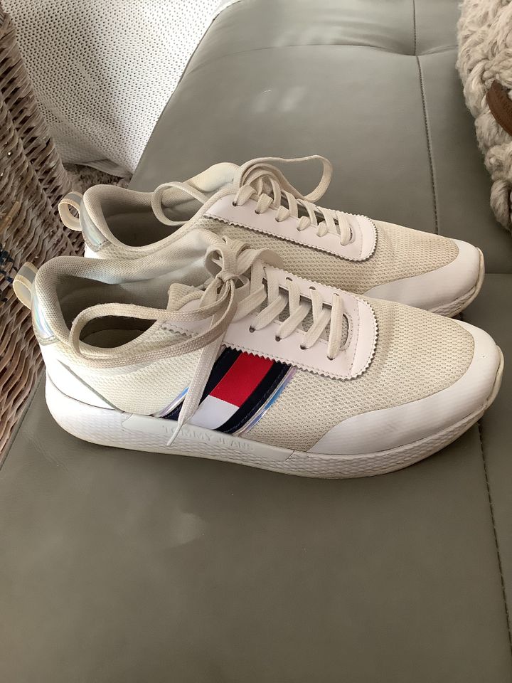 Tommy Hilfiger bequeme Sneaker Gr. 40 Weiß in Bochum