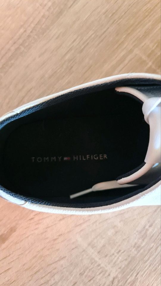 Original Tommy Hilfiger Sneaker Gr 44 Herren/Damen in Amberg