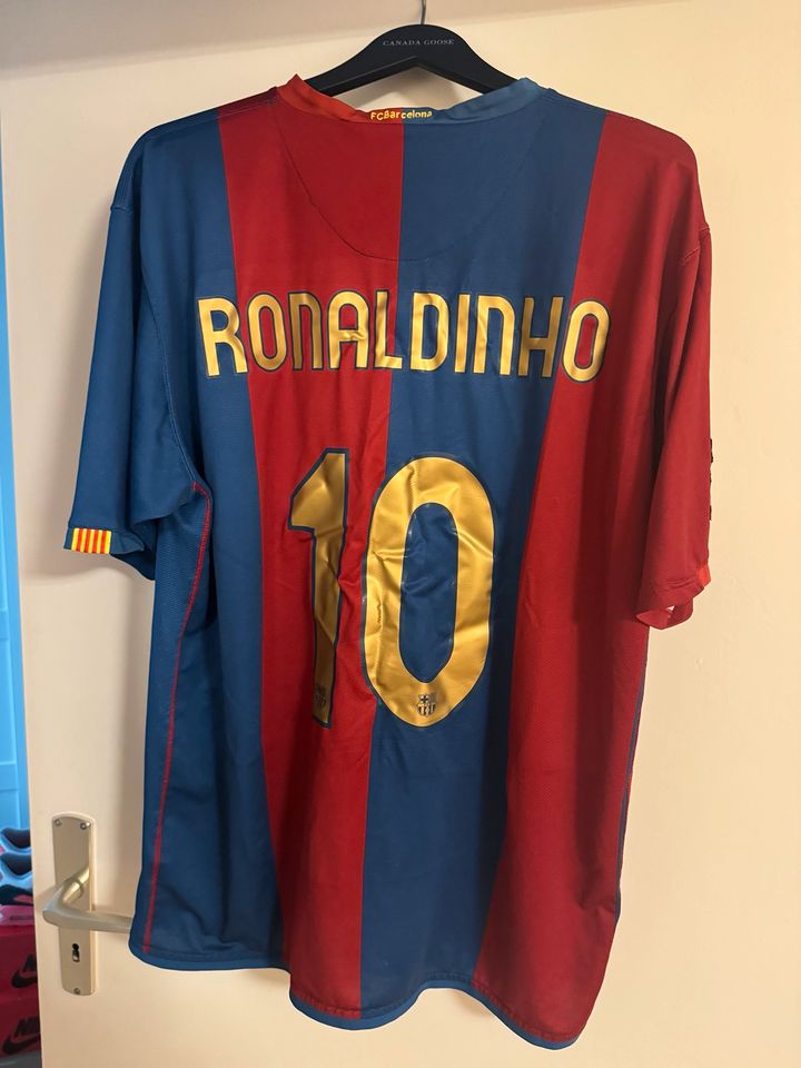 FC Barcelona Trikot , Ronaldinho R10 , XXL / 2XL in Berlin