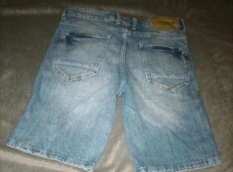 Verkaufe Jeans Shorts Herren W32 C&A Top Zustand in Stade