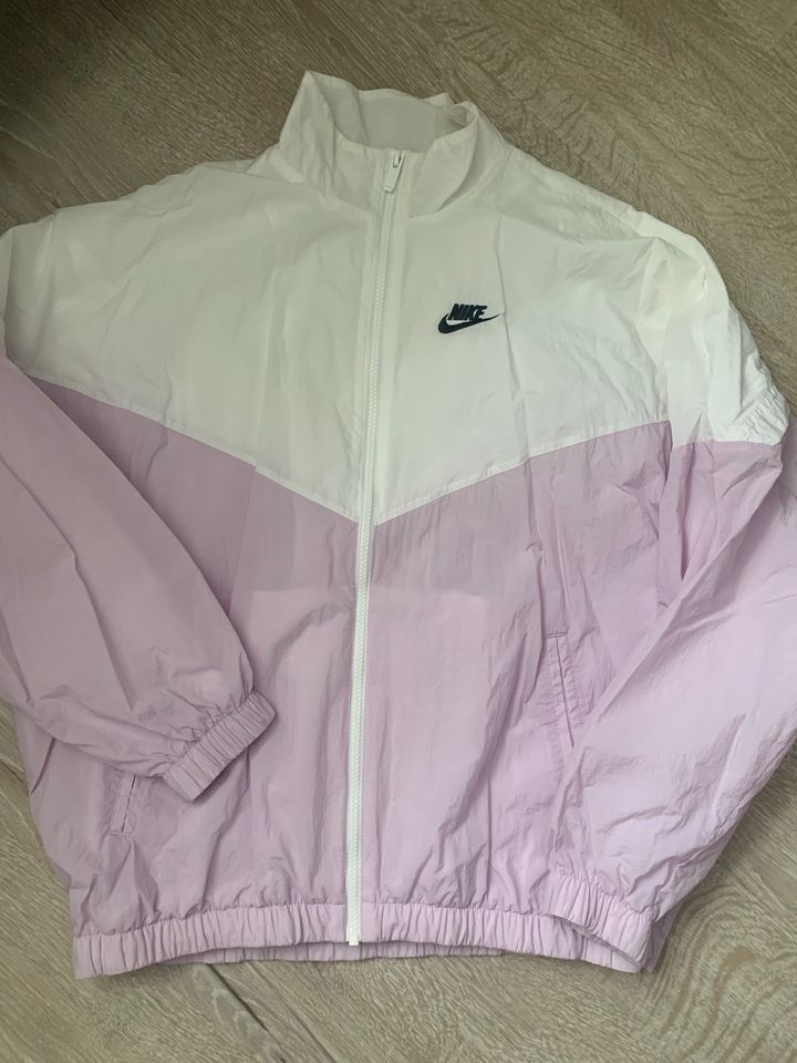 Nike Damen-Windjacke, in einwandfreiem Zustand, Preis 20 Euro in Görlitz