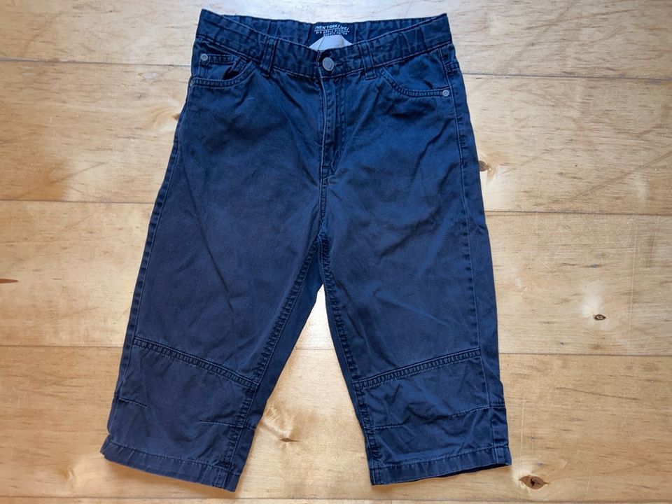 H&M knielange Shorts / kurze Hose dunkelblau Gr. 146 in Berlin