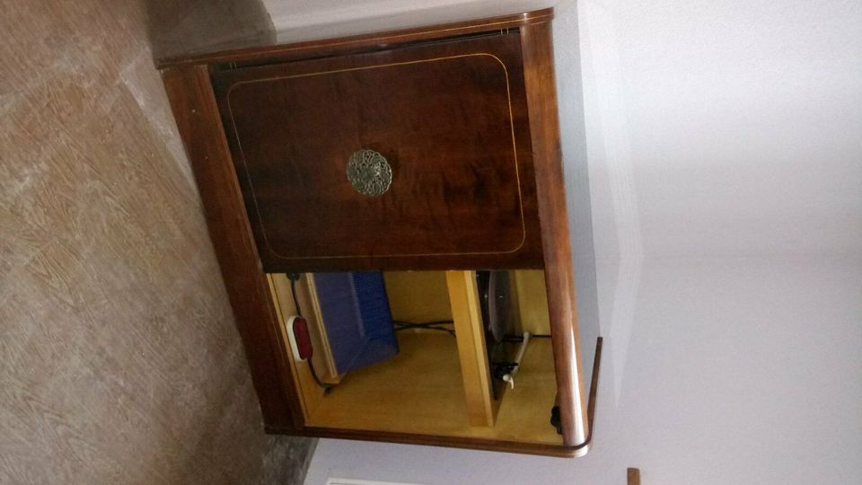 Antik Retro Vintage Shaby Phonoschrank Bar Plattenspieler in Halle