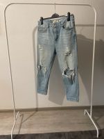 Pull & Bear relaxed jeans mit cut outs Größe 32 Brandenburg - Kyritz Vorschau