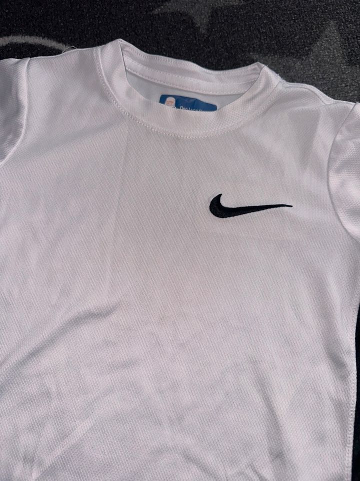 Nike Sport Shirt weiß & ALIVE Sport Hose 116 110 in Kalt