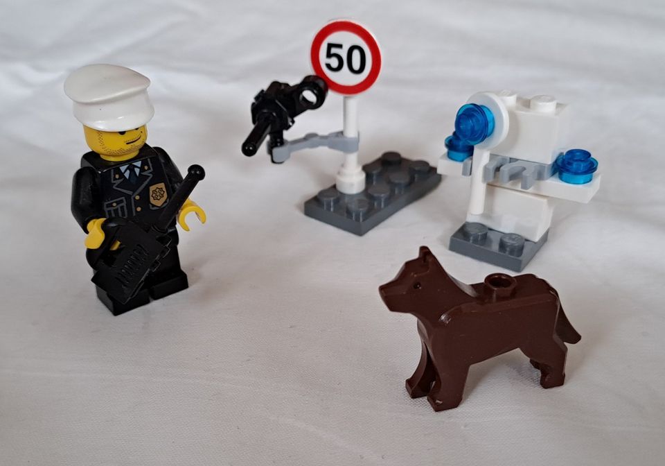 LEGO City 5612 Polizist mit Hund in Hamburg