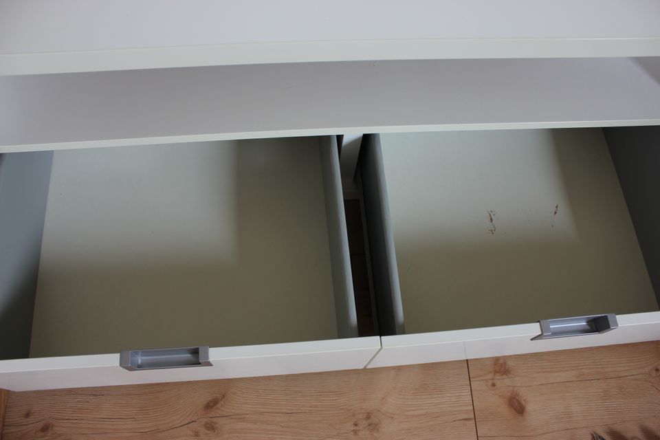 TV Lowboard Vitrine Ferneheschrank weiss 120x60 in Hausen (Wied)