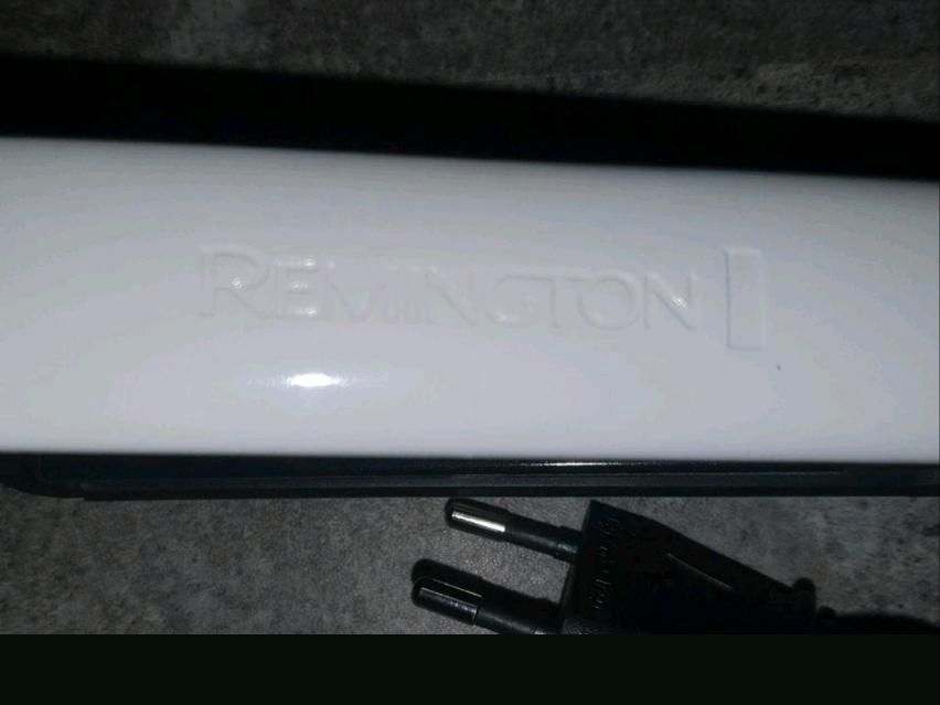 Remington Glätteisen Air Plates in Aalen