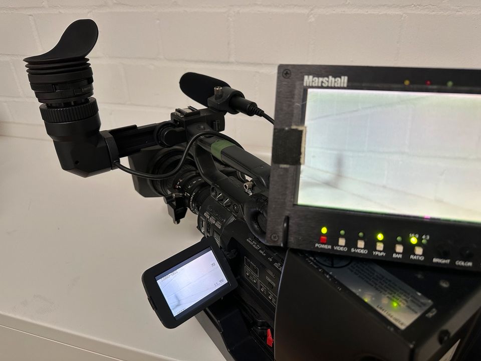 Studiokamera JVC GY-HD251 +umfassendes Zubehör im Case in Neuss
