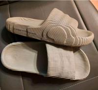 Adidas adilette 22 Originals silver grün Größe 43 Badelatschen Nordrhein-Westfalen - Iserlohn Vorschau