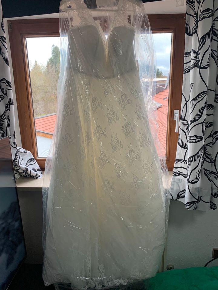 NEU!! Ungetragen!! Brautkleid Spitze Gr. 44 in Lechbruck