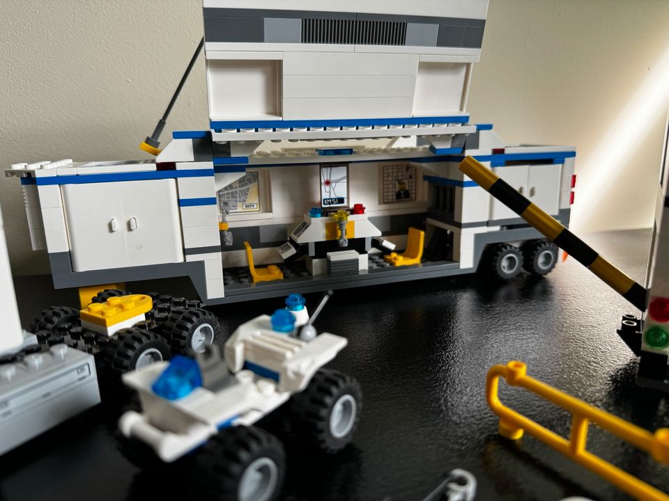 Lego 7743 Polizei Kommandofahrzeug in Sennfeld