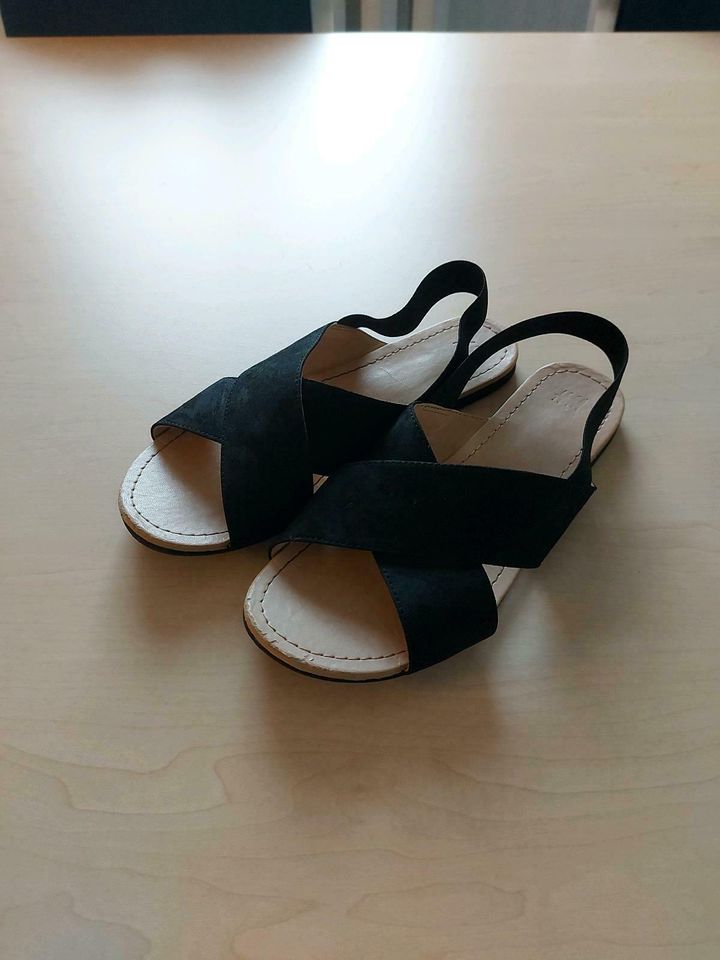 Sandalen Größe 35 H&M schwarz in Wendehausen