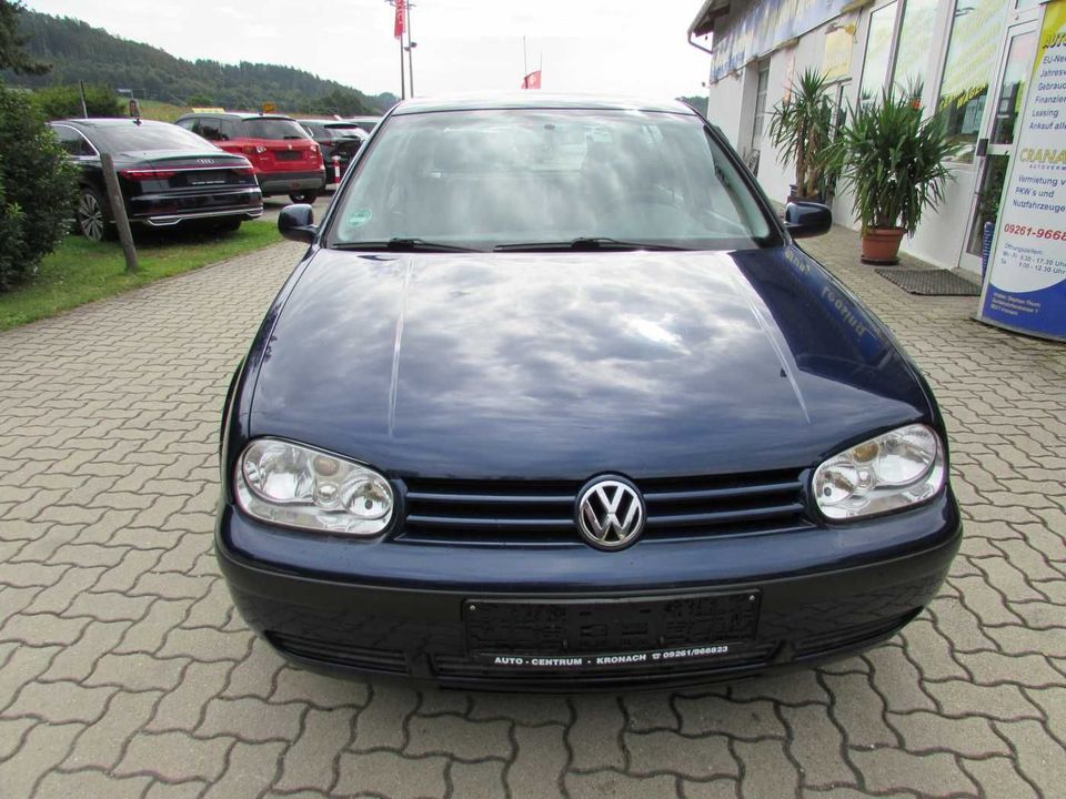 Volkswagen Golf V 1.6 5-T. Spezial in Kronach