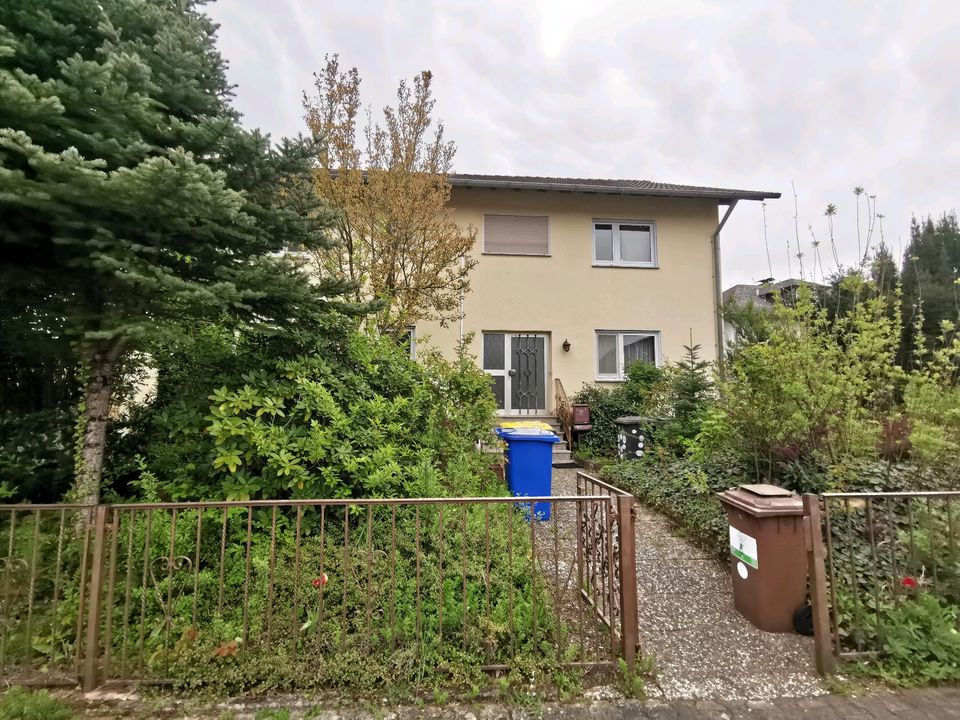 Großzügies Ein- oder Mehrfamilienhaus in toller Lage von Echzell in Echzell 