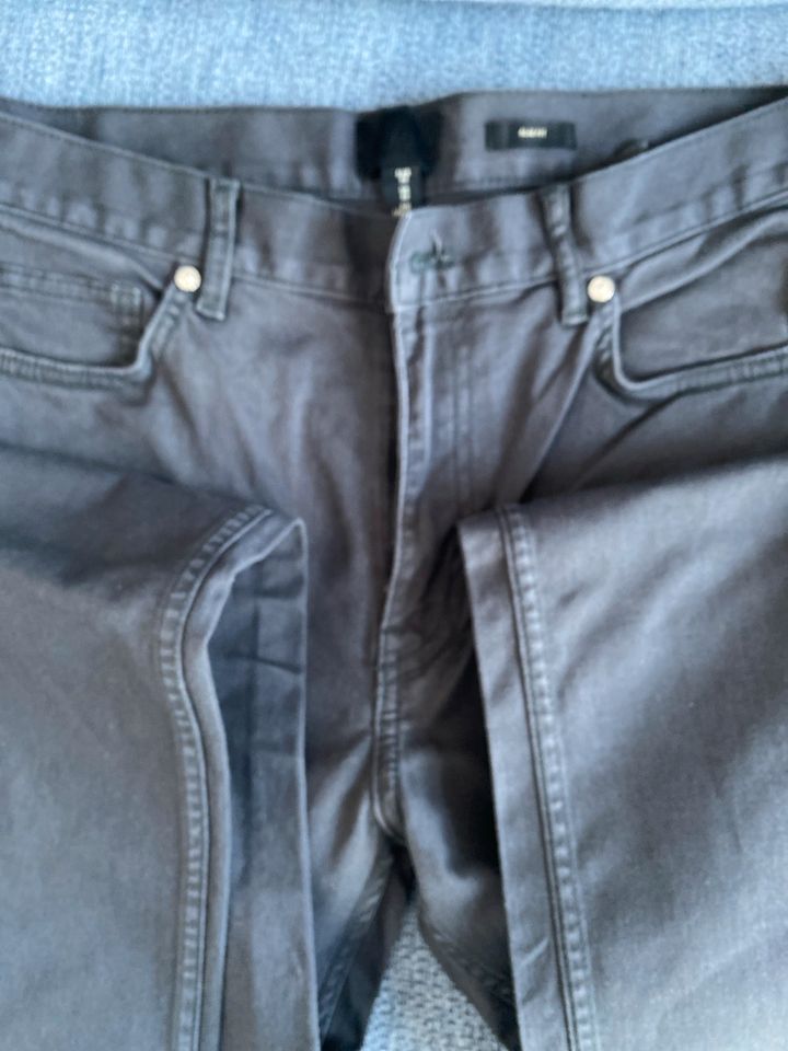 Graue Jeans H&M Gr 30 in Düren