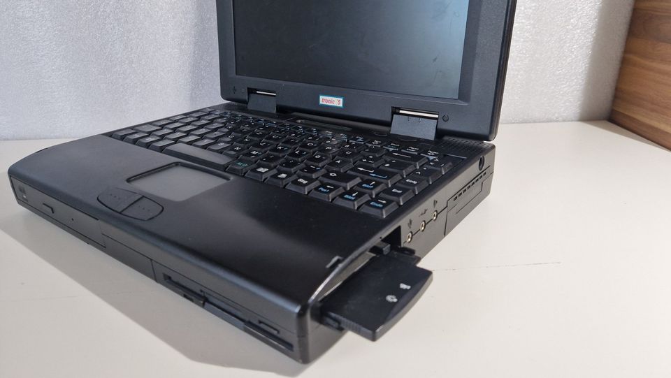 Notebook SAGER Clevo 5200PT/5210PT Windows 95, Retro in Menden