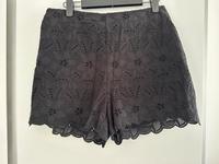 Neu Zara Shorts - Gr. L Schwarz lochmuster Bayern - Füssen Vorschau