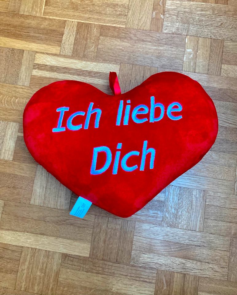 Weiches „Ich liebe dich“ Herz-Kissen in Hamburg