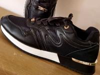 Mexx Sneaker 40 Halbschuhe Schnürschuhe Turnschuhe Schwarz-Gold Sachsen - Chemnitz Vorschau