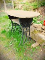 Gartentisch, Gusseisen mit Sandsteinplatte, kleiner Tisch Hessen - Lautertal (Vogelsberg) Vorschau