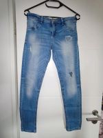 Jeans Hose blau mit Löchern 164 Niedersachsen - Peine Vorschau