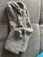 Socken grau Niedersachsen - Apen Vorschau