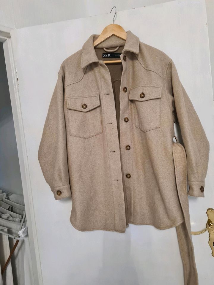 Zara hemdjacke beige in Berlin