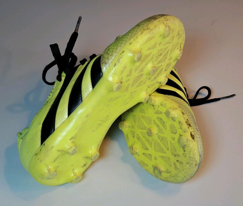 Adidas Fußballschuhe Junge Mädchen neon gelb schwarz Gr. 29 in Göttingen