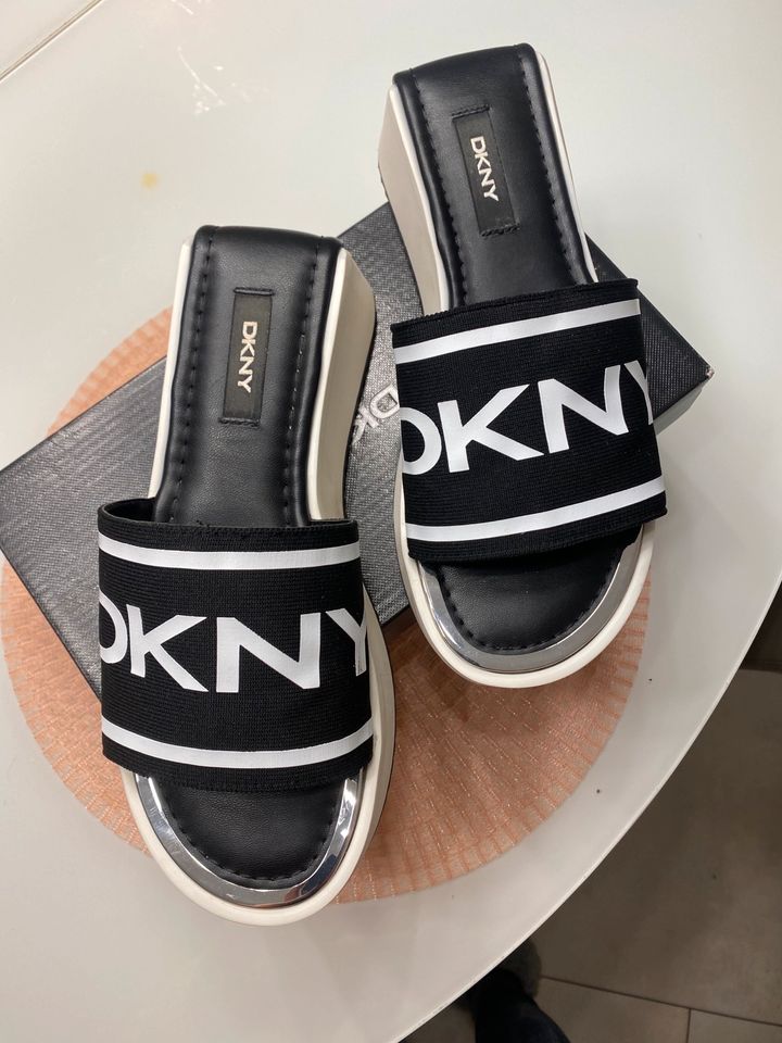 DKNY Schuhe Pantoletten Gr 37 wenig getragen in Freigericht