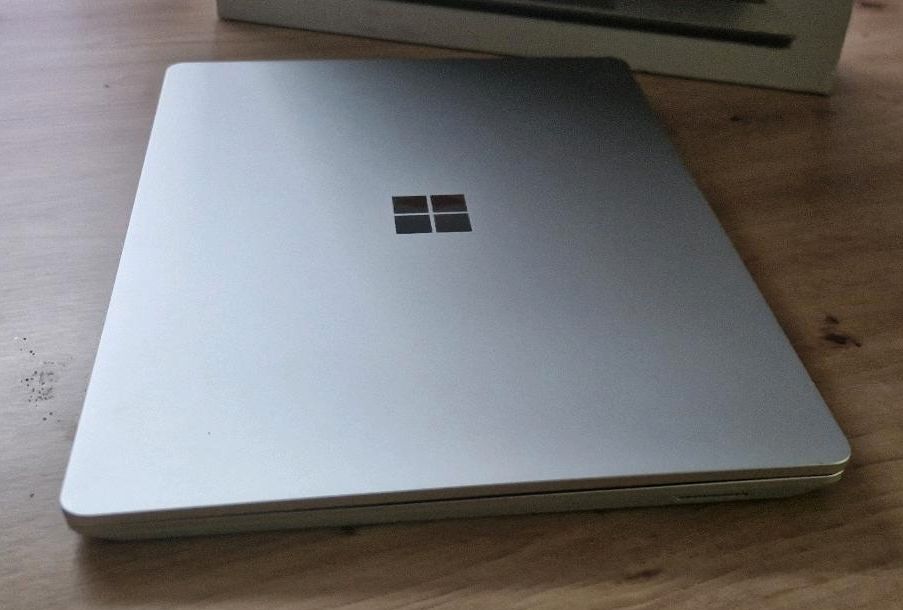 Microsoft Surface Laptop Go I Platin I Touch-Notebook in Lübeck