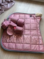 Dressurschabracke rosa WB Set mit 4 Bandagen Hessen - Oberursel (Taunus) Vorschau