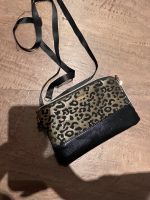 Juicy Couture Leo Muster Akku Powerbank Tasche Schultertasche Bayern - Augsburg Vorschau