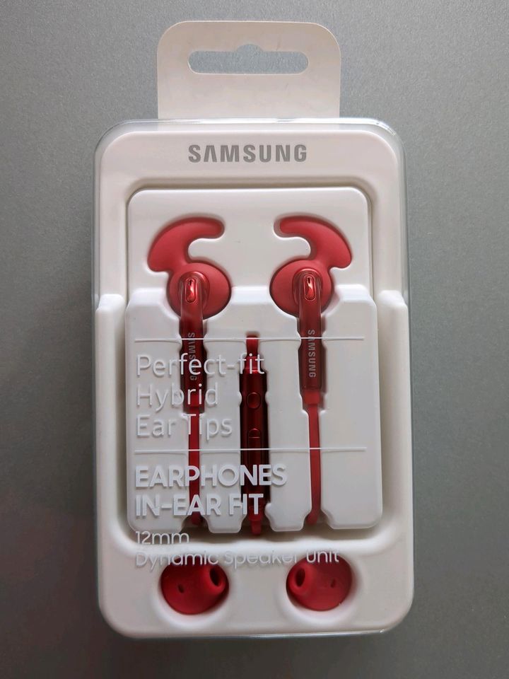 Samsung Earphones rot Original verpackt in Berlin