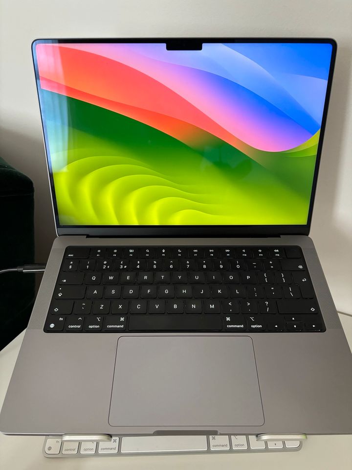 MacBook Pro 14 M2 Pro 1TB 32GB QWERTY in Hamburg