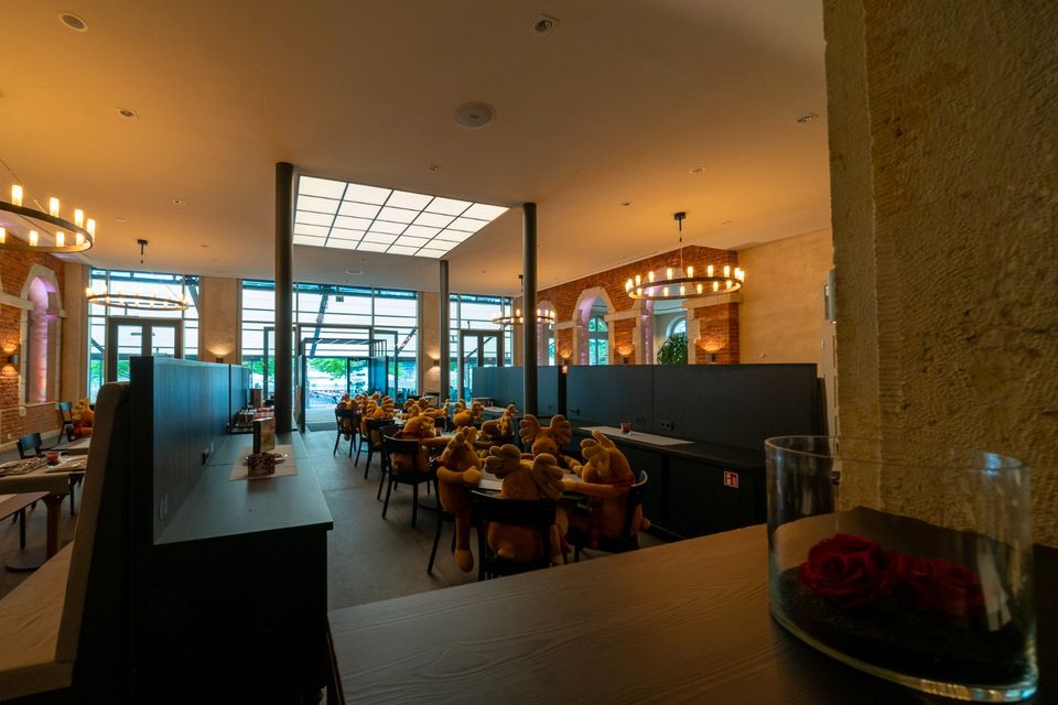 Servicekraft für Restaurant, motiviert und teamfähig in Dresden