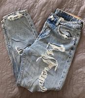 Boyfriend Jeans von H&M mit vielen Löchern Größe 36 neuwertig Niedersachsen - Laatzen Vorschau