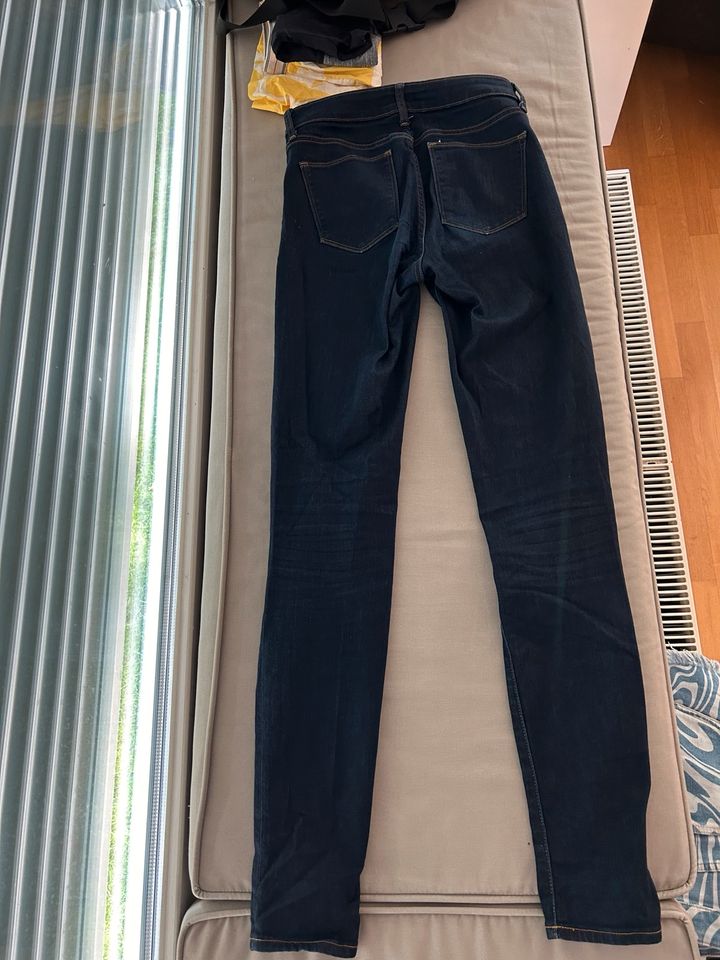 GAP Skinnyjeans in dunkelblau/ Größe 27 in Hamburg