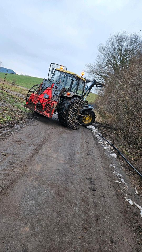 Dienstleistung Gras schwaden mähen kären in Högsdorf