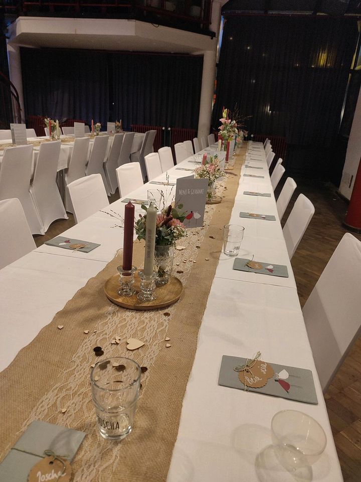Deko Hochzeit Kerzenständer Kerzen Tischläufer Bast Holzteller in Köln