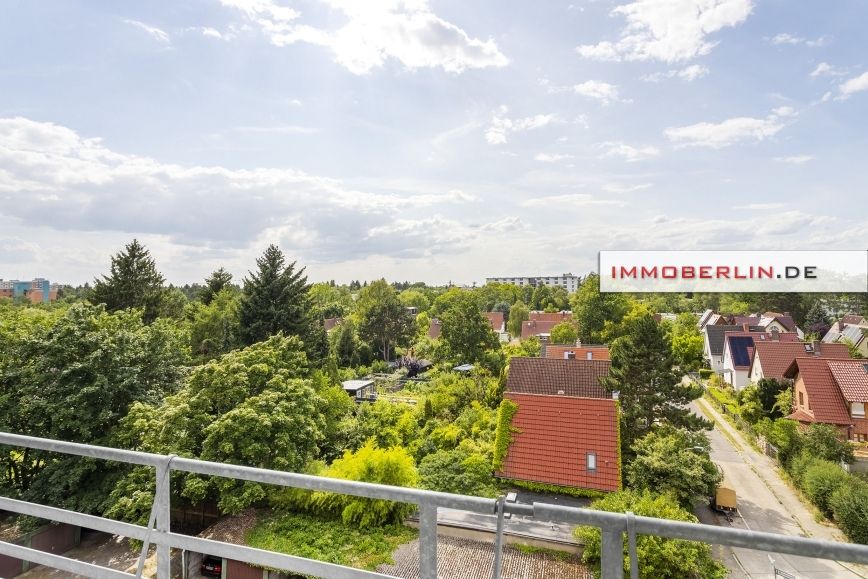 IMMOBERLIN.DE - Lichtdurchflutete Wohnung mit Westloggia, Lift + Garagenplatz in behaglicher Lage in Berlin